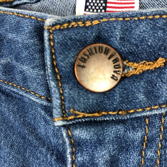 ✨Fashion Nova Classic Skinny Jeans✨ - Picture 3 of 5